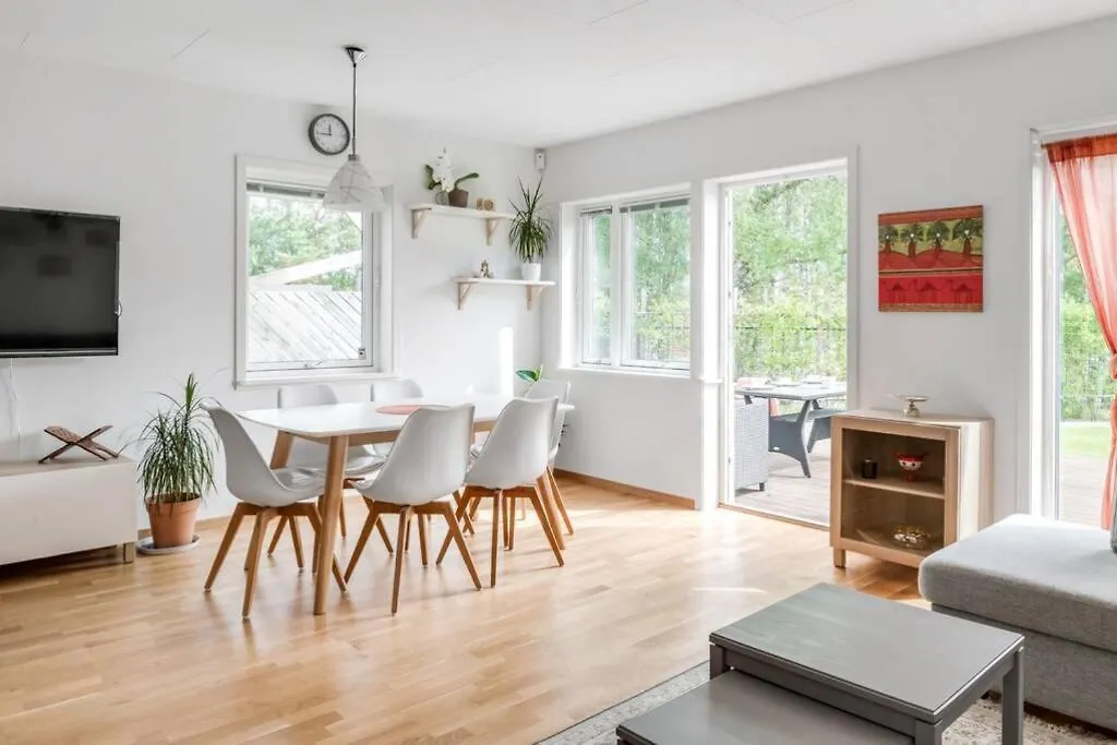 Semesterbostad Large Family Home In Gothenburg With Garden