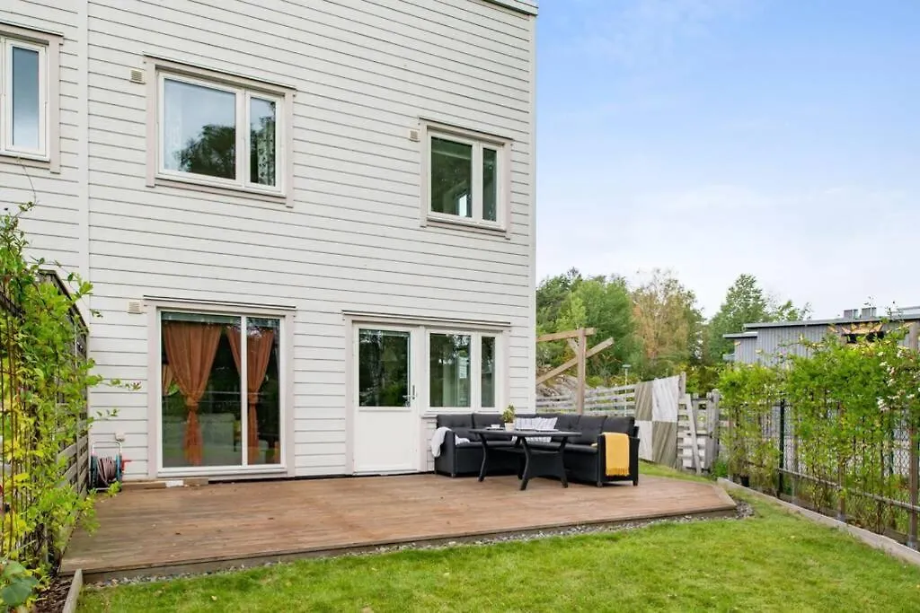 Large Family Home In Gothenburg With Garden 스웨덴
